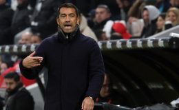 Beşiktaş'ta Bronckhorst'un kararları sorgulanıyor