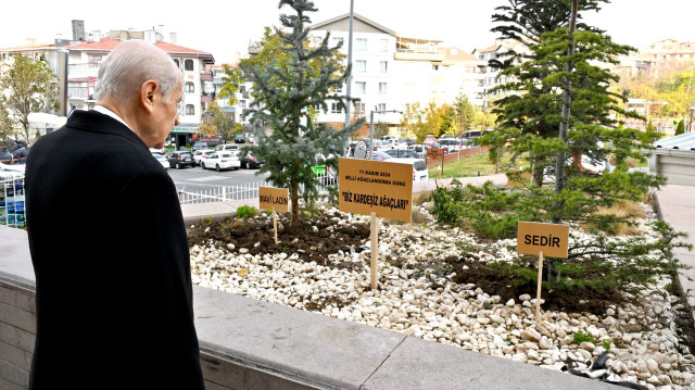 Devlet Bahçeli MHP Genel Merkezi önüne ‘Biz Kardeşiz Ağaçları’ dikti