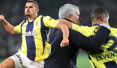 Fenerbahçe'de golünü atan Levent Mercan'a Jose Mourinho'dan özel tebrik!
