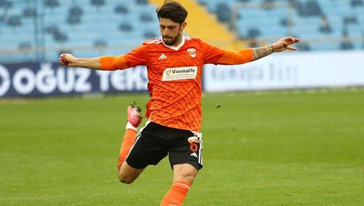 Adanaspor-Ümraniyespor maçında ilginç an! Hakeme çarptı, Mirza Cihan'ın golü iptal edildi