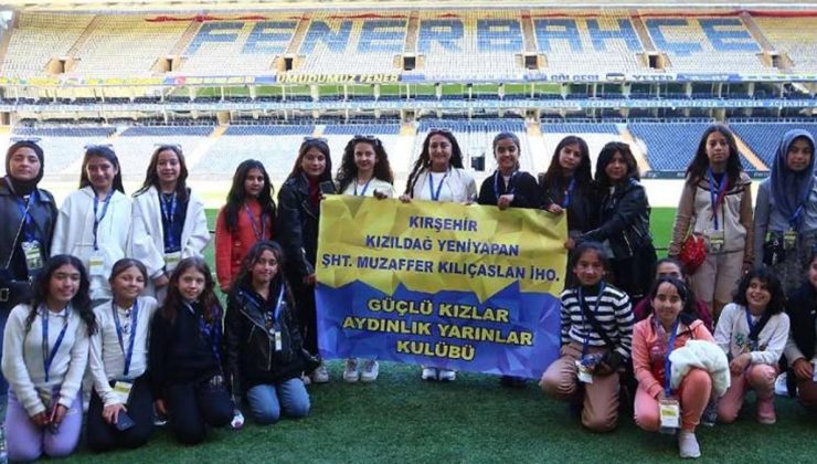 Fenerbahçe'den anlamlı mesaj: Kızlarımız umut, kızlarımız bizim geleceğimiz!