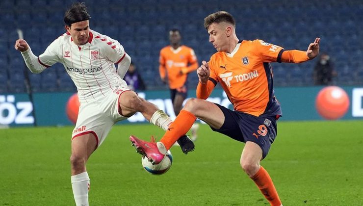 Sivasspor galibiyeti sonrası Başakşehir'de Krzysztof Piatek: Kazanmak en önemlisiydi