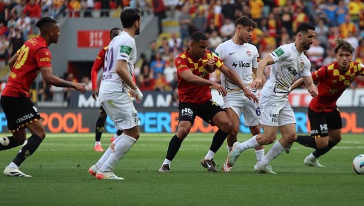 Tayfur Bingöl iki saniyede iki sarı kart gördü! Göztepe-Eyüpspor maçında ilginç anlar..