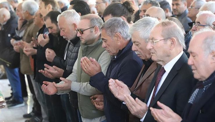 Ersun Yanal'ın acı günü! Annesi Bahriye Yanal'ı son yolculuğuna uğurladı