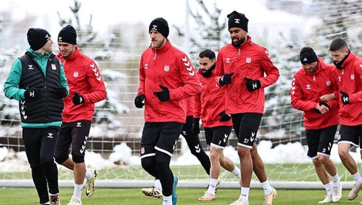 Sivasspor, Fenerbahçe mesaisini sürdürdü