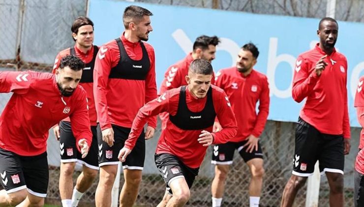 Sivasspor'da Çaykur Rizespor mesaisi devam ediyor