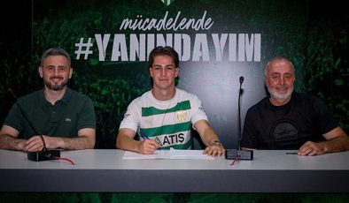 Bursaspor Ahmet Efe Çakmakkaya ile profesyonel sözleşme imzaladı