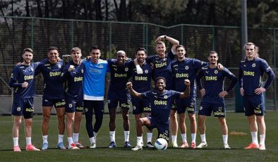 Fenerbahçe’de iç transfer: Yıldız futbolcunun sözleşmesi uzatıldı
