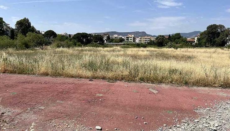 Karşıyaka’da stat arazisi temizleniyor