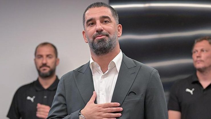 Arda Turan Shakhtar Donetsk’te futbolcularla tanıştı