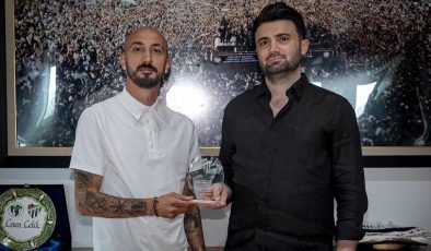 Bursaspor, Ahmet İlhan Özek ile yollarını ayırdı