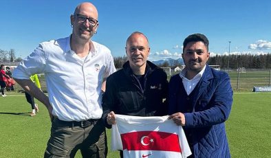 Iniesta’ya anlamlı hediye