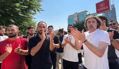 3. Lig futbolcularından bakanlık önünde açıklama