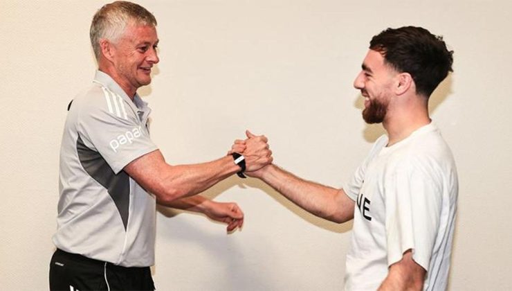 Solskjaer ve Orkun Kökçü konuşuyor