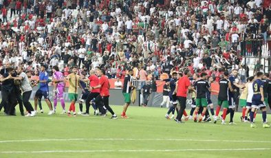 Amedspor-Erzurumspor maçı sonrası ortalık karıştı! Devreye polisler girdi…