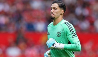 (CANLI) Manchester United – Burnley maçı (Altay Bayındır sahnede)