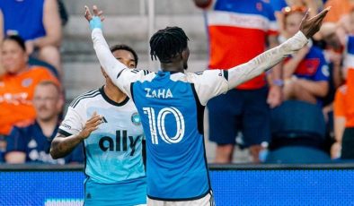 Zaha’dan muhteşem gol: Charlotte’u sırtladı götürüyor