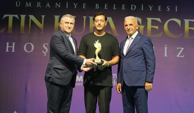 Mesut Özil’e büyük onur! ‘Yılın spor insanı’